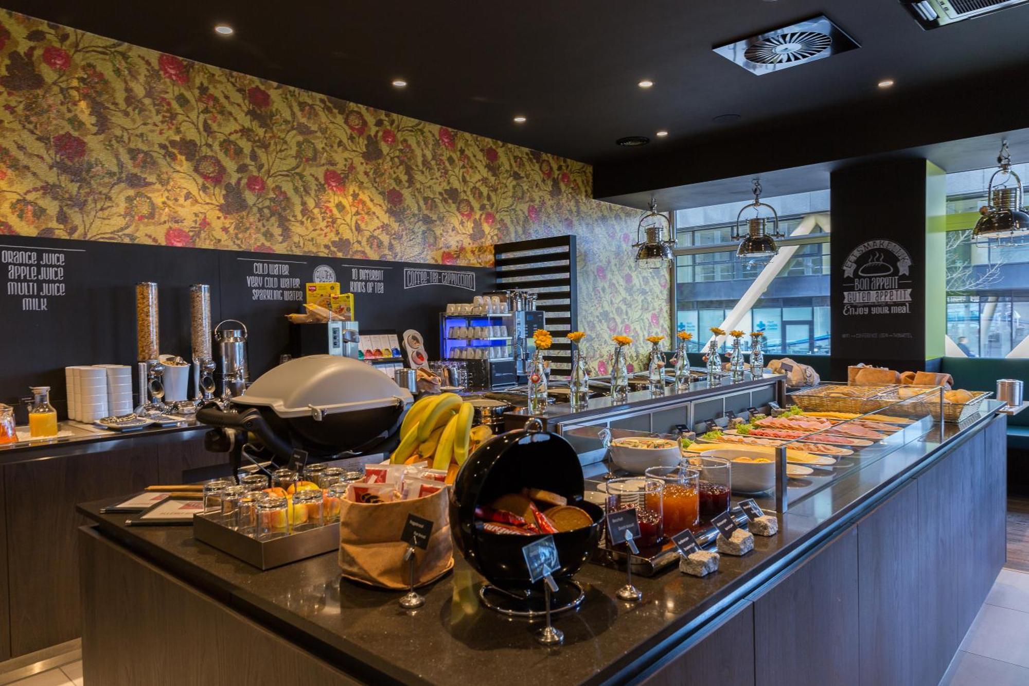 Thon Hotel Rotterdam City Centre Bagian luar foto